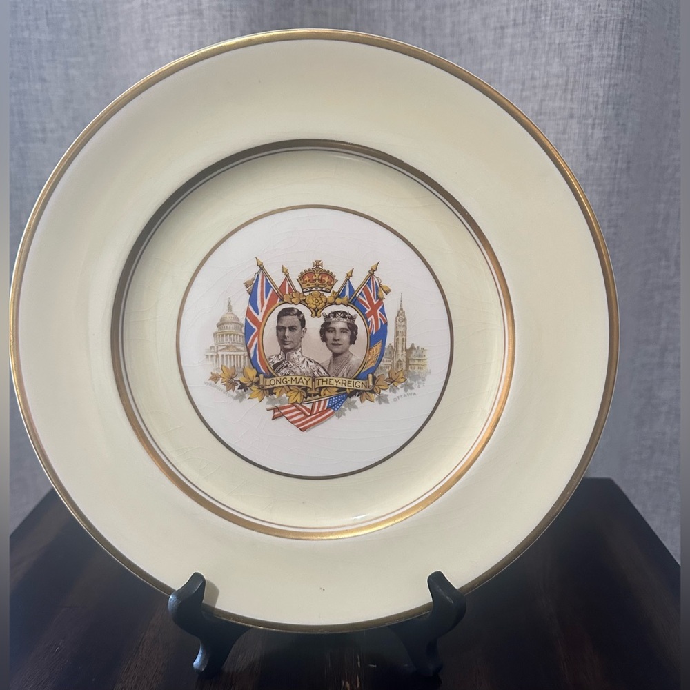 Royal Commemorative Cream and Gold Plate